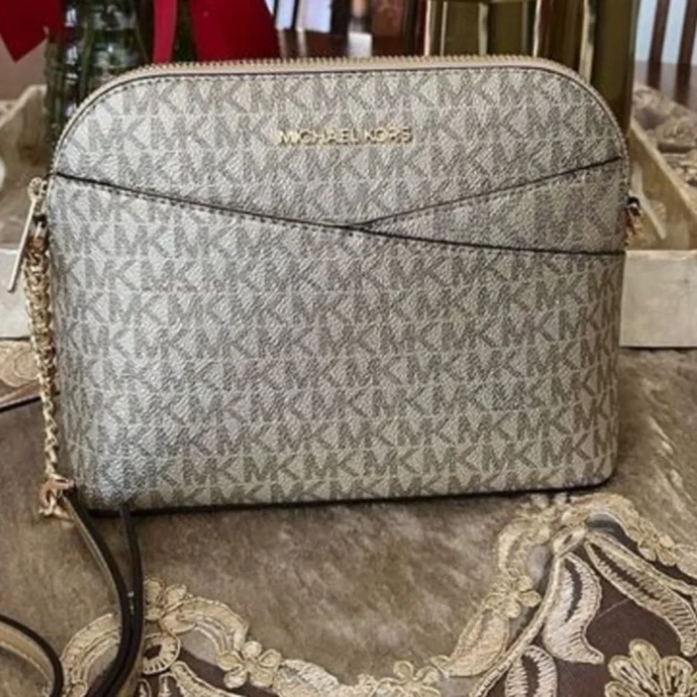Michael Kors jet set travel crossbody